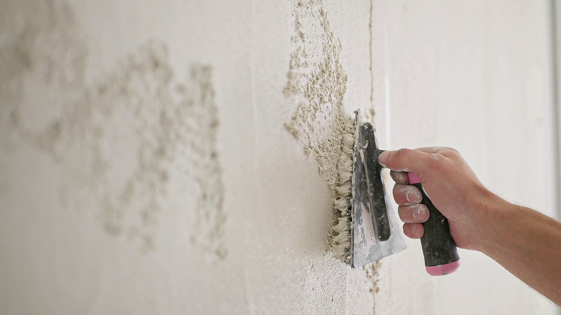 modelowanie zaprawy do wykonania betonu architektonicznego pacą trawiastą