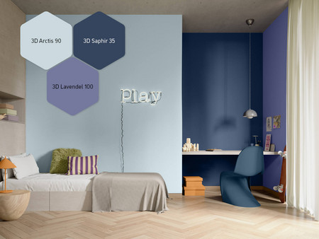 Kinderzimmer mit „Play-Leuchtschild“, Bett und Schreibtisch in den Farbtönen 3D Arctis 90, 3D Saphir 35 und 3D Lavendel 100 gestaltet.