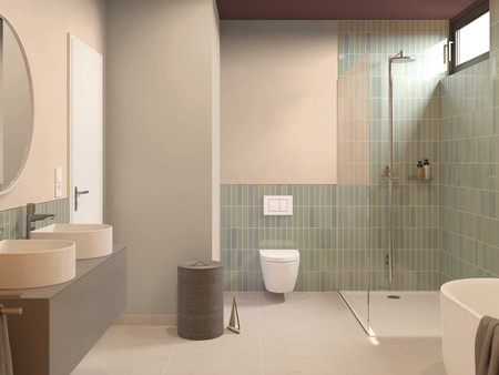 Modernes cremefarbenes Badezimmer mit blaugrünen Fliesen, begehbarer Dusche, zwei Waschbecken und einer Wandtoilette