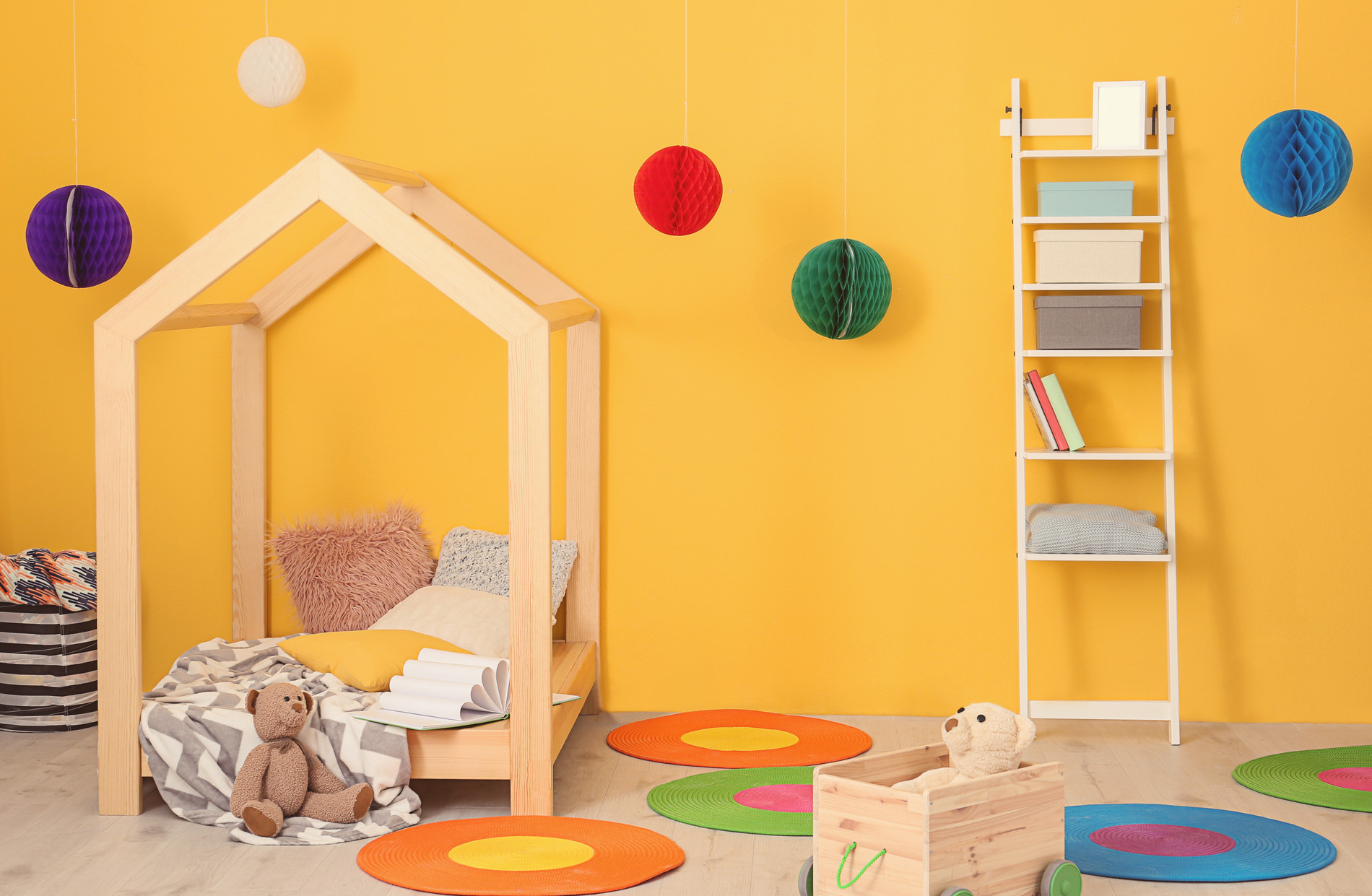 Ciepłe kolory farb w pokoju dziecka