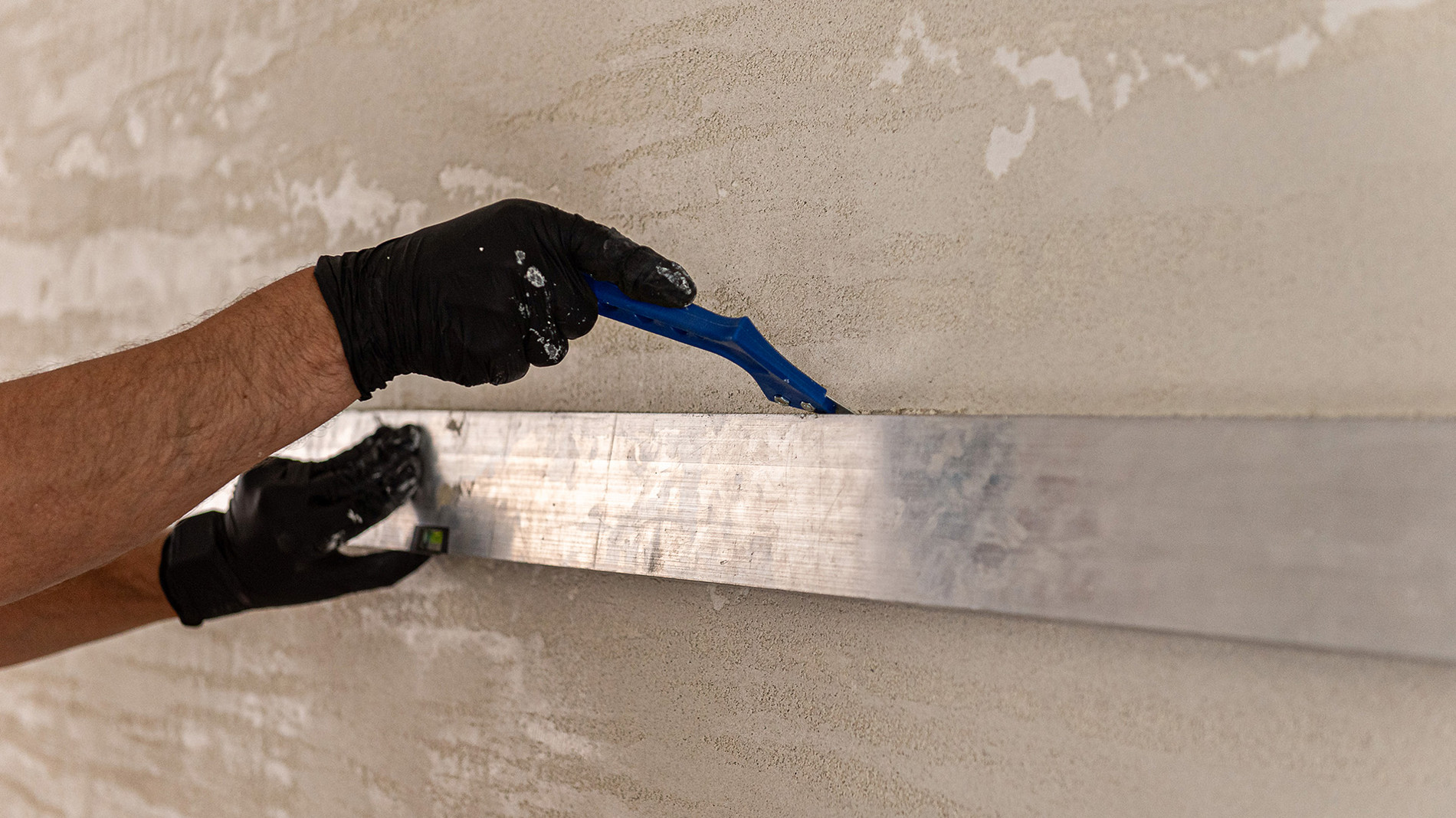 wycinanie płyt piaskowca za pomocą nożyka