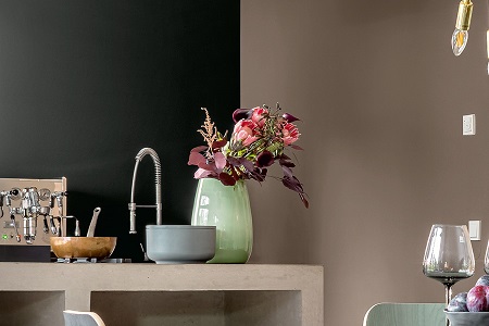 Kolor roku 2020 - Carbonschwarz